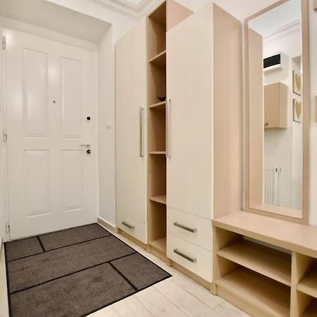 Standard Apartment By Hi5- Podmaniczky Street Budapest Bagian luar foto