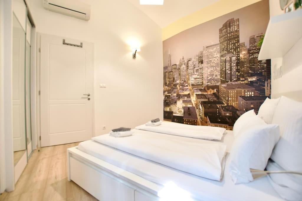Standard Apartment By Hi5- Podmaniczky Street Budapest Bagian luar foto